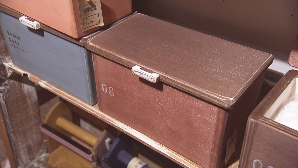 木の温かみを感じる品々