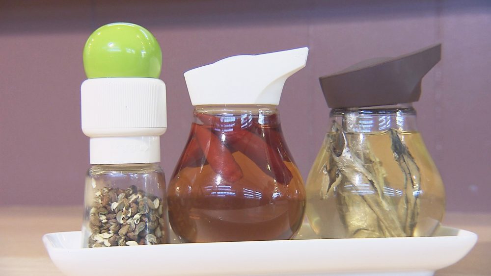 味変用の煮干酢・とうがら酢・山椒