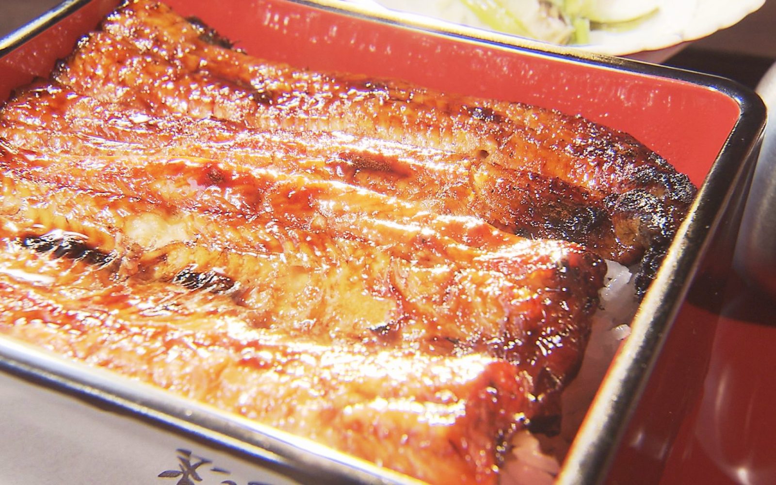 炭火で丁寧に焼き上げた絶品「うな重」