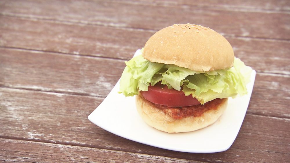夏が旬！蓬田産トマト使用限定バーガー