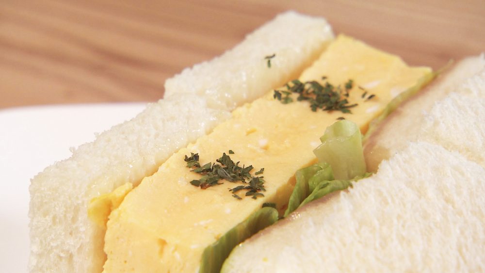 生ハムの塩味がたまごの甘さにぴったり