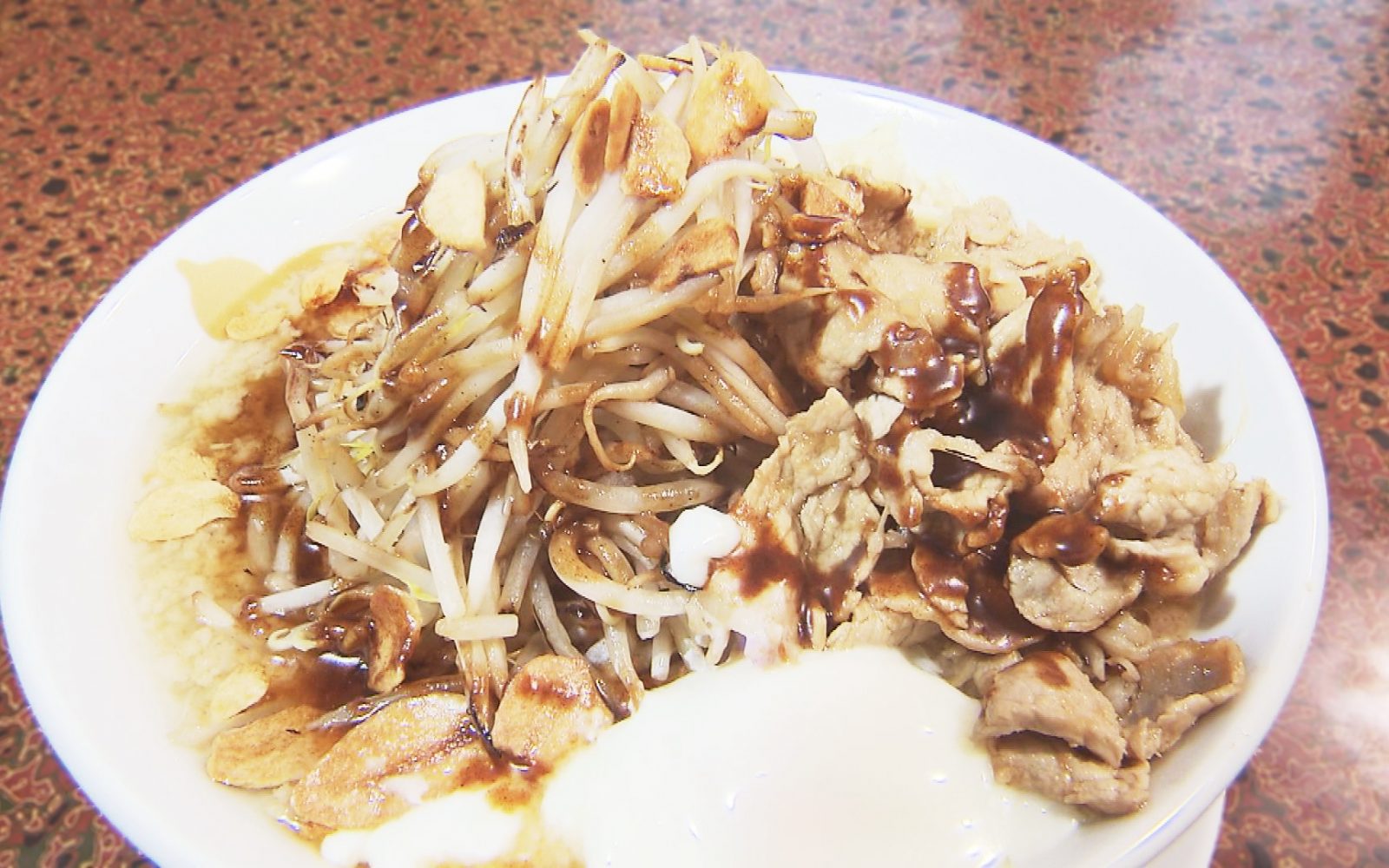 にんにくたっぷり！二郎系ラーメン「スタミナじろう」