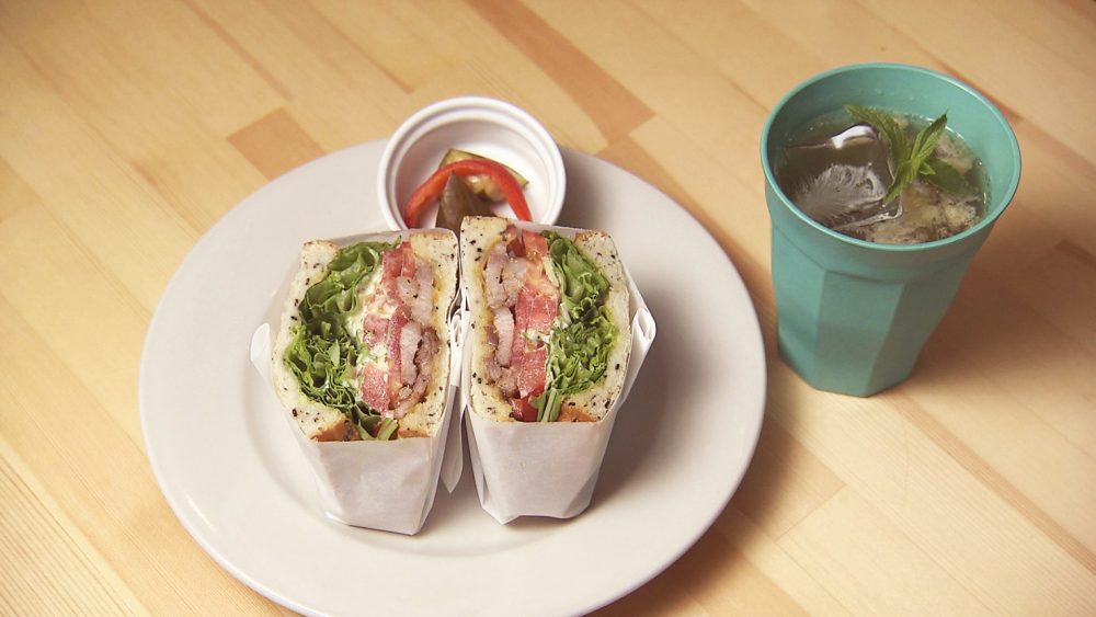 自家製ジンジャーエールと一緒に