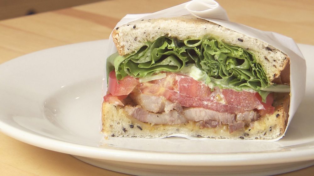 自家製ベーコンサンドウィッチ