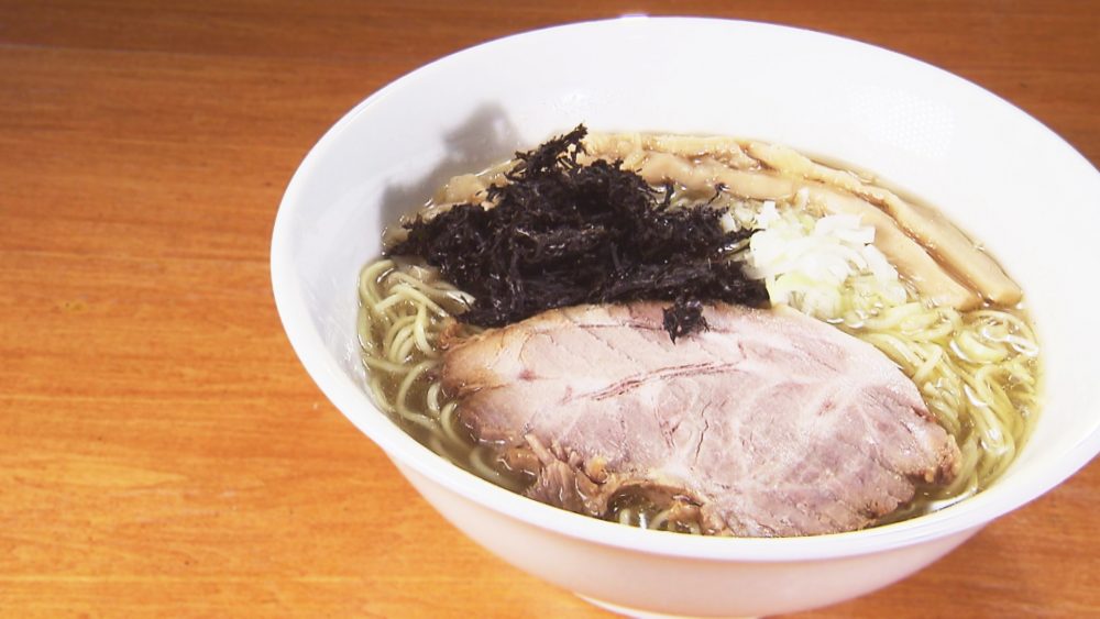 黄金のスープ！地鶏出汁の塩ラーメン