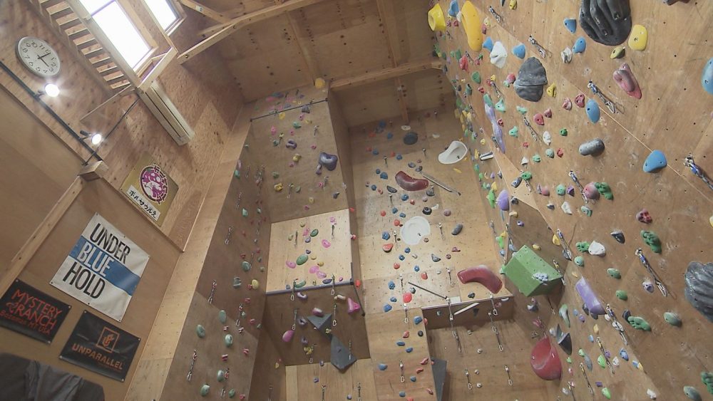 大人も子供も熱中！クライミングジム