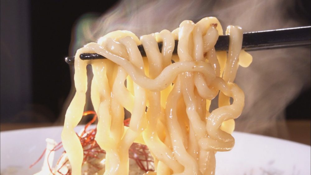 自家製の手モミ麺