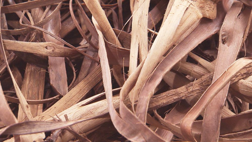 山ぶどうの蔓を使って