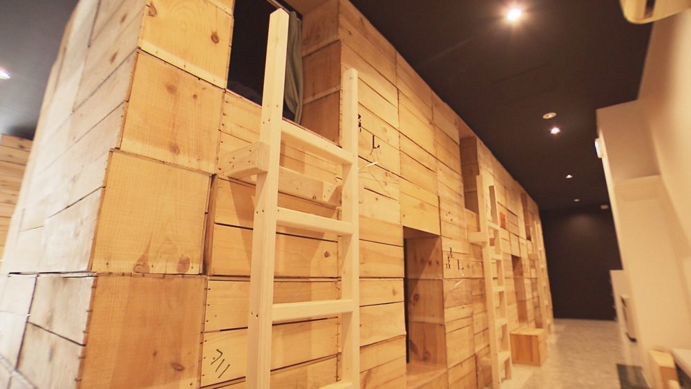 珍しい！りんご箱ベットを体験できるお宿