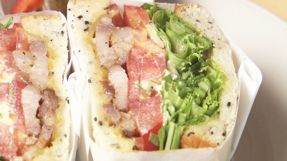 ベーコンの旨味を引き立てる