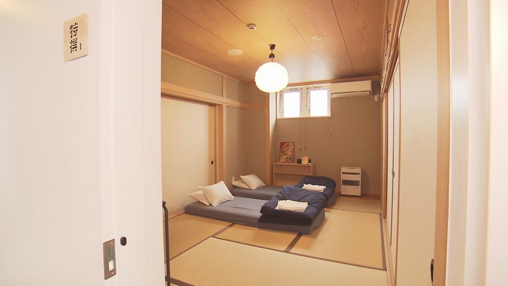 畳敷きの個室も