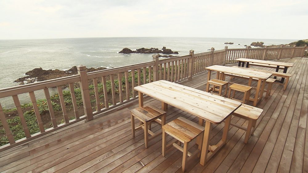 太平洋を一望できるテラス席