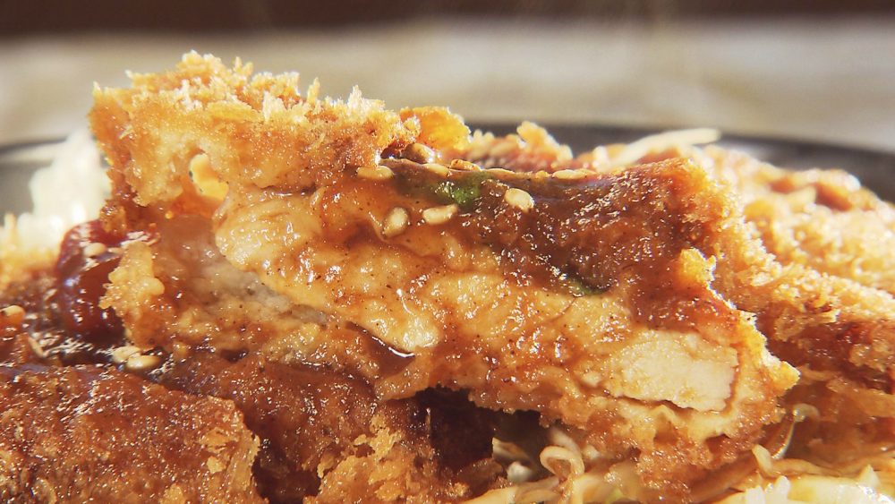 自家製のソースをたっぷりと