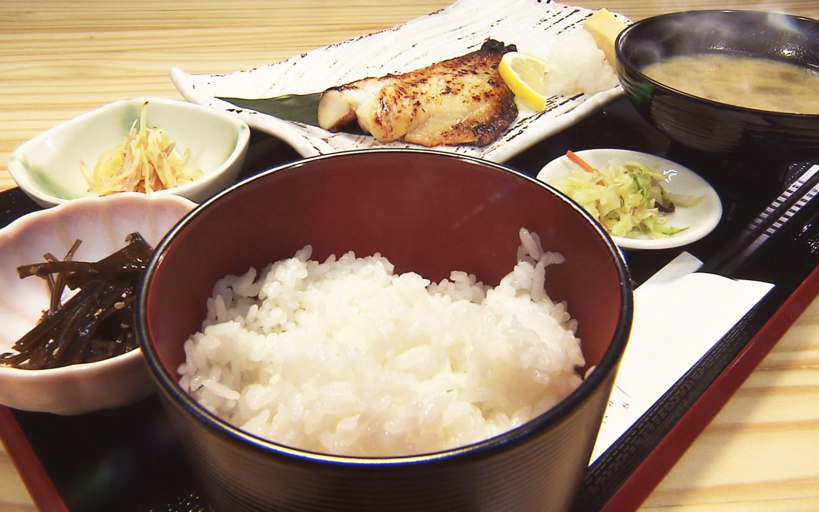グリルでじっくり焼き上げた「焼魚定食」