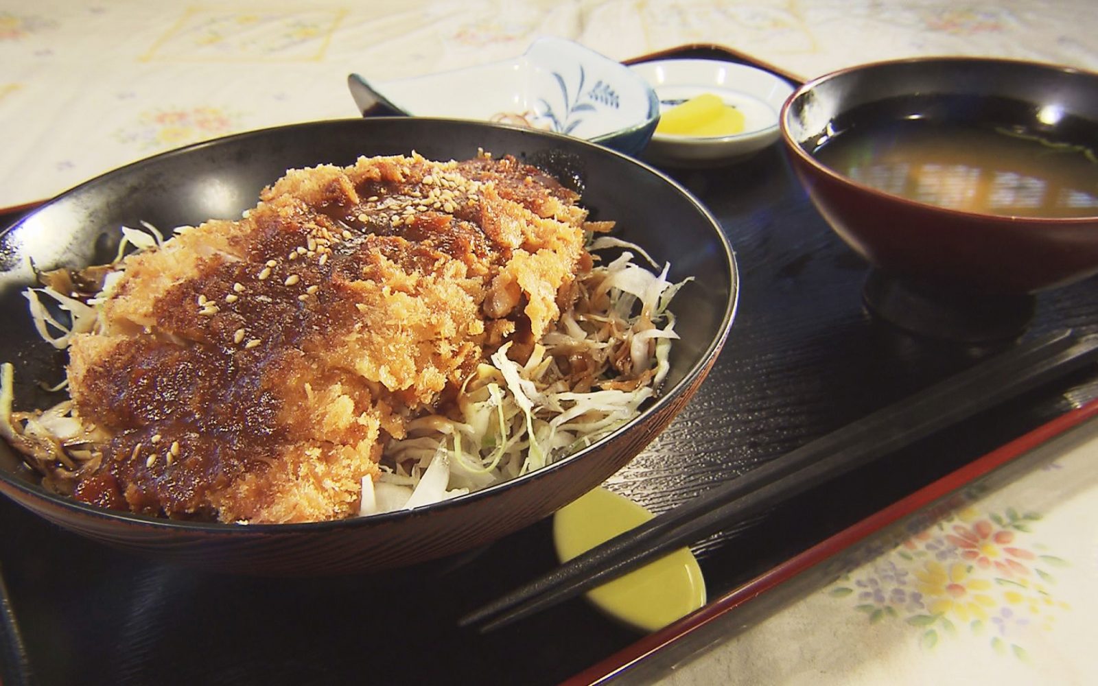 ソースの香りが食欲そそる！「ソースカツ丼」