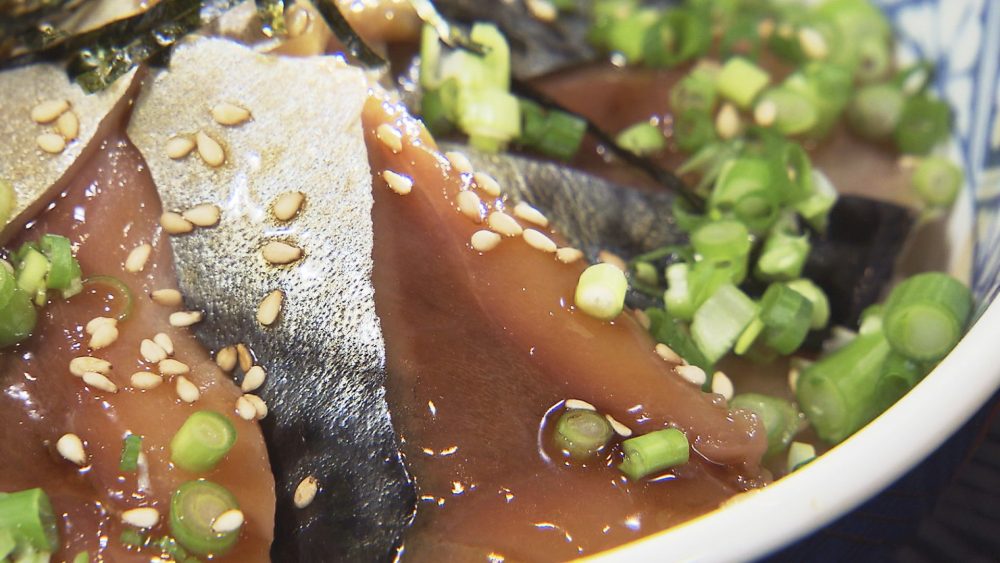 脂がのったサバを