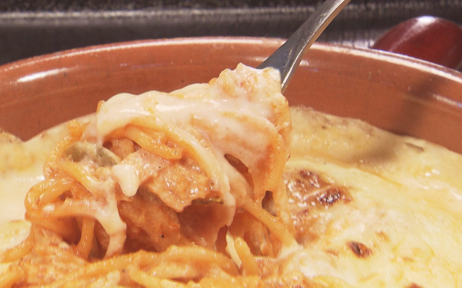 赤＆白ソースのハーモニー！人気洋食が一皿に「ナポリタングラタン」