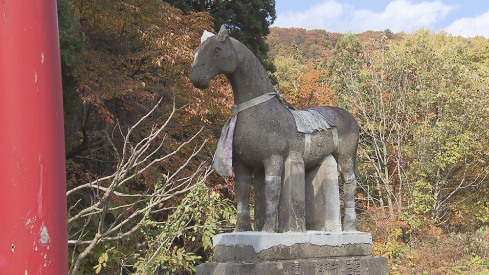 洞窟に祀られた珍しいお堂「岩谷観世音」