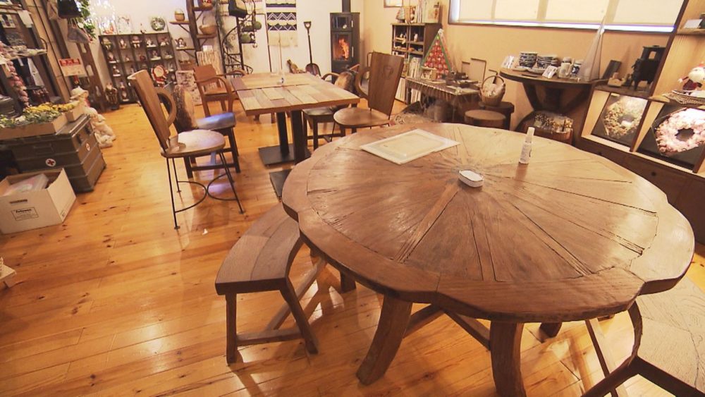 かみを感じる家具