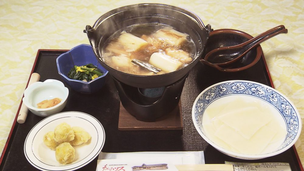 地元食材にこだわった「南部太ねぎと菊ボールの鶏鍋」