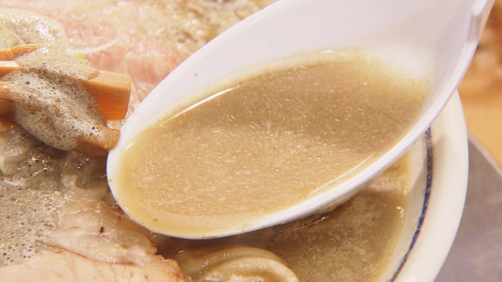 煮干しのうま味！濃厚スープがたまらない「こいくち」