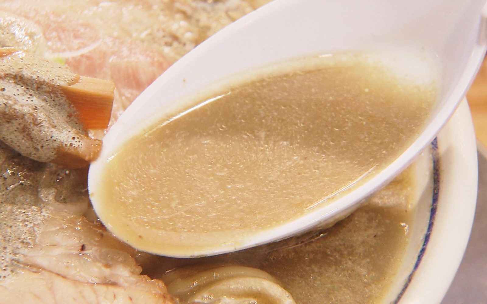 煮干しのうま味！濃厚スープがたまらない「こいくち」