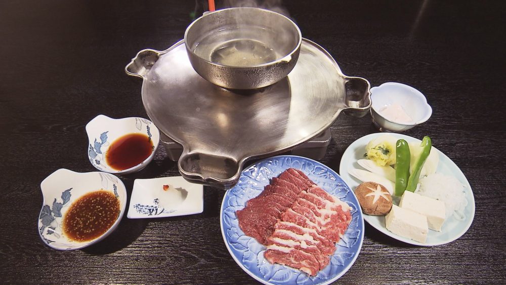 大人気！希少な馬肉を焼肉・水炊きで楽しめる！