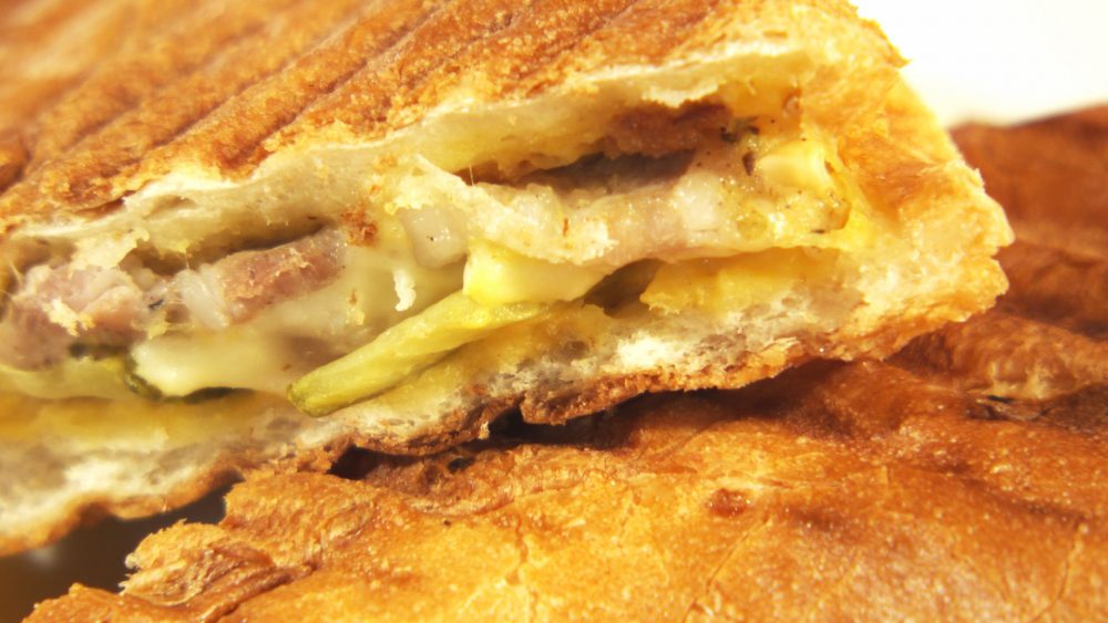 キューバ生まれのホットサンド