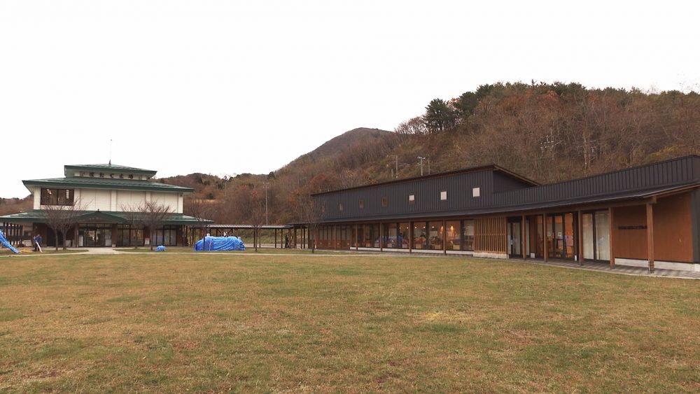 ひらないまるごとグルメ館内