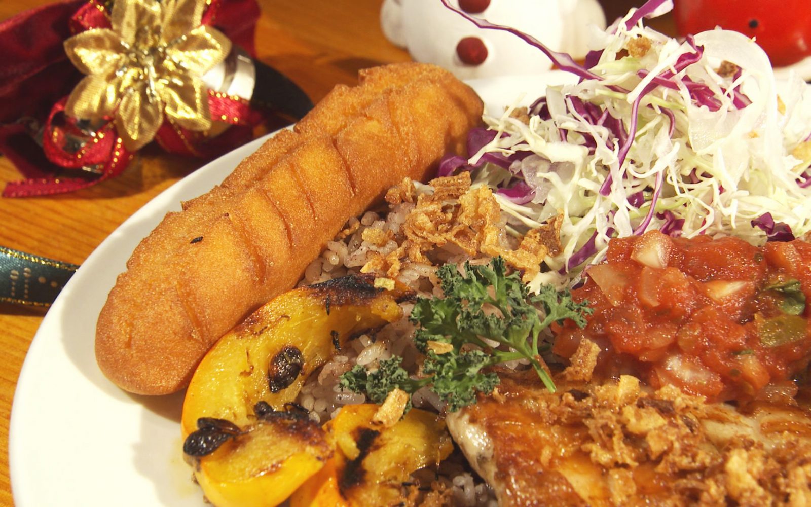 ハーブ＆スパイスたっぷり「ジャークチキンプレート」