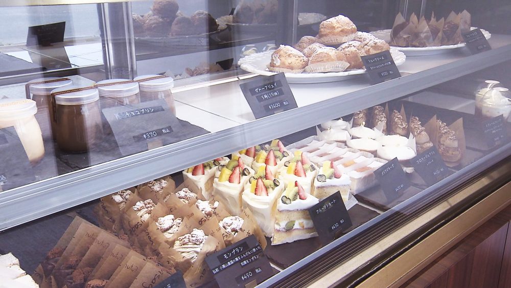 色とりどりのケーキが