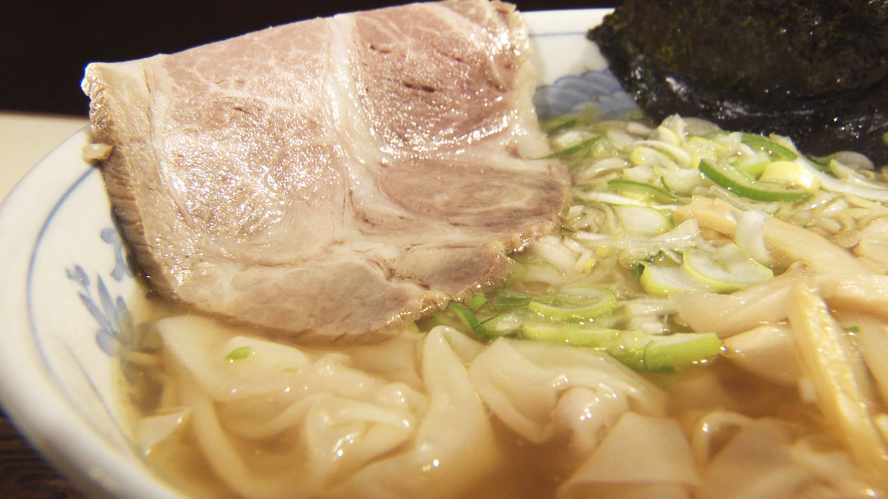 愛され続ける老舗店の絶品ワンタン入りラーメン