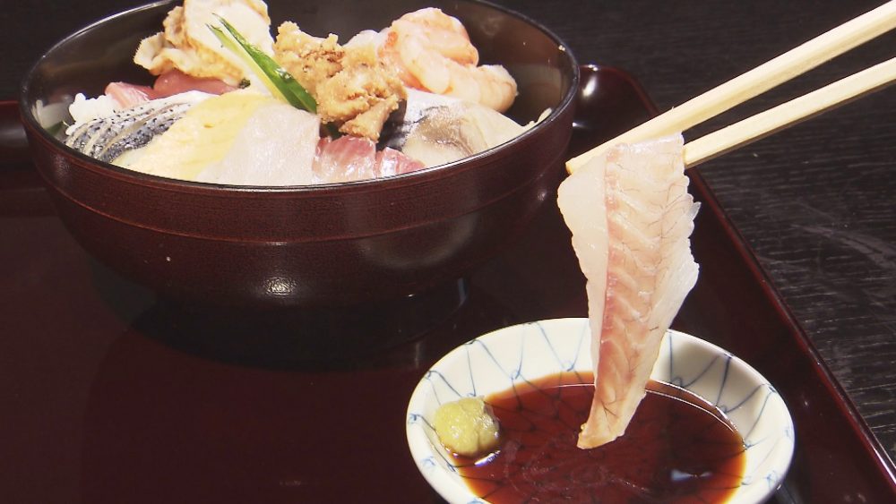 ローカルスーパーで食べられる！仰天の海鮮ちらし