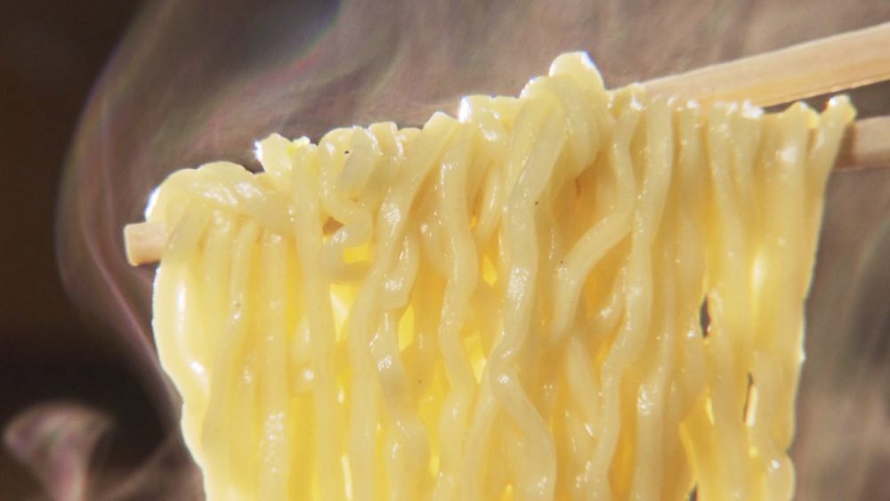 自家製の細縮れ麺