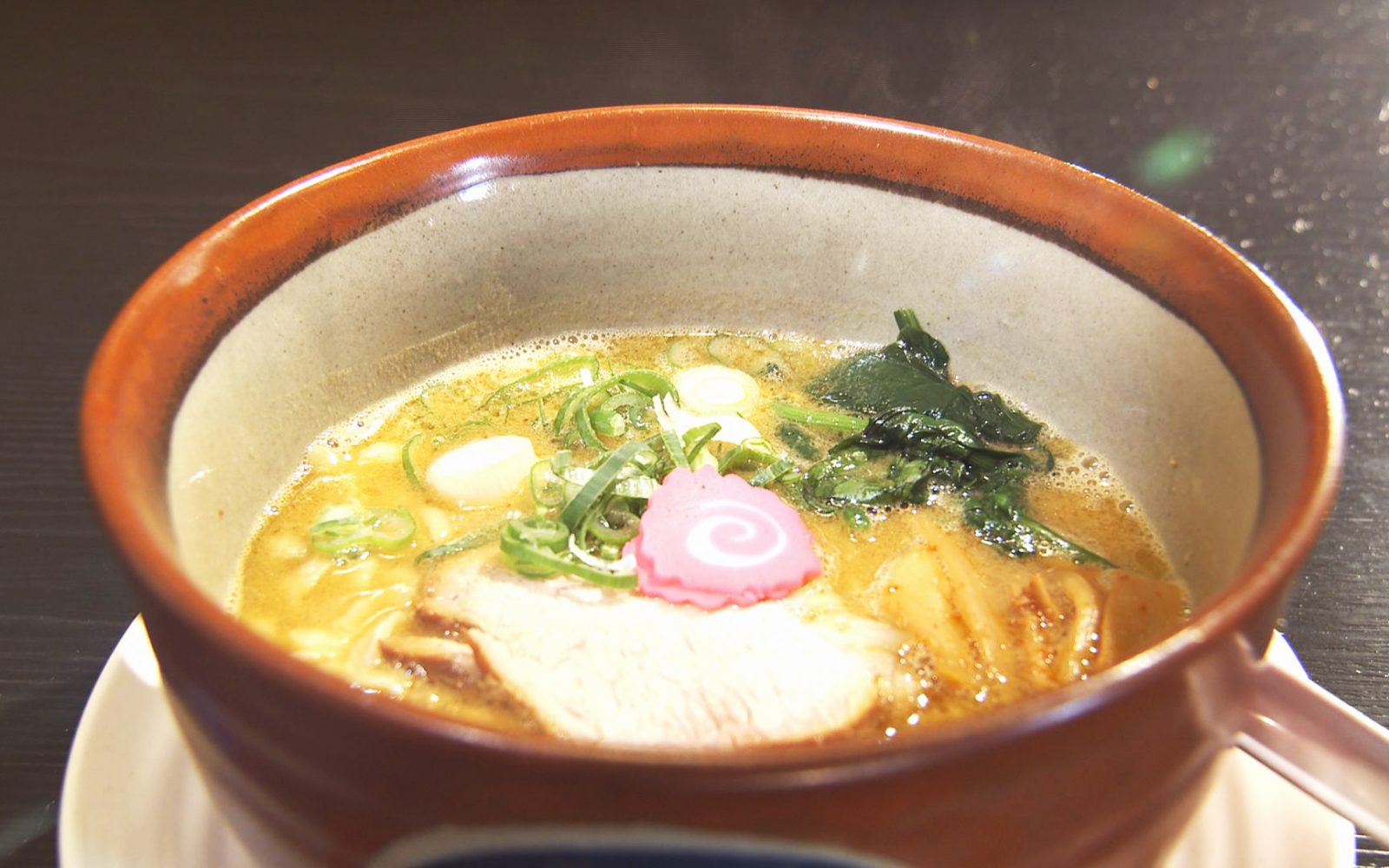 優しい味噌の味わいにスパイスが「七戸Miso」