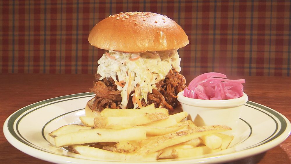 りんごの木で燻製し酸味をプラス