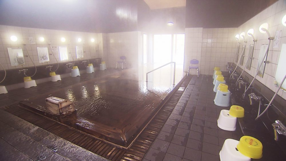 青森ヒバの浴槽で源泉かけ流し