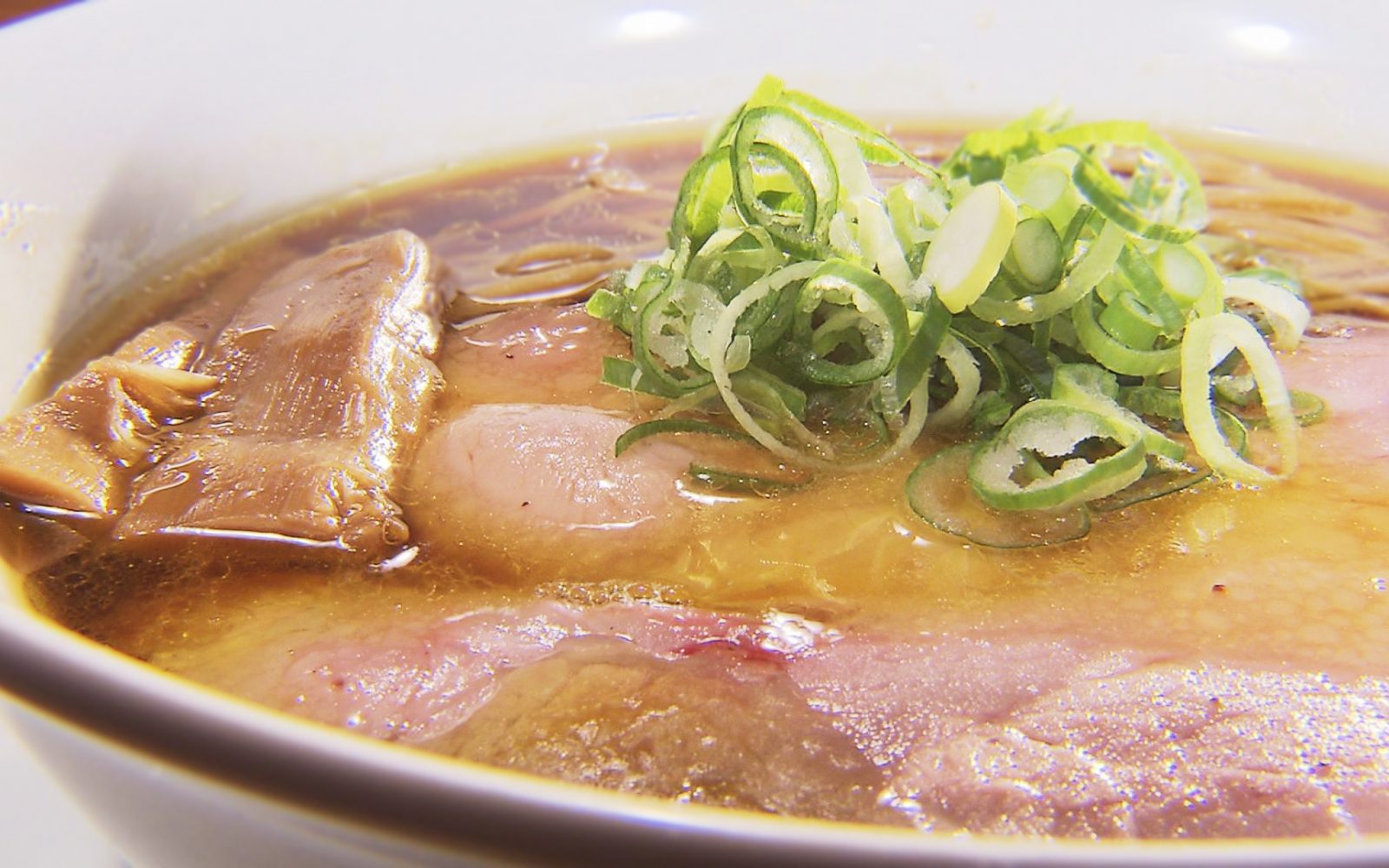 脱・煮干し！絶品清湯スープ「醤油らぁ麺」