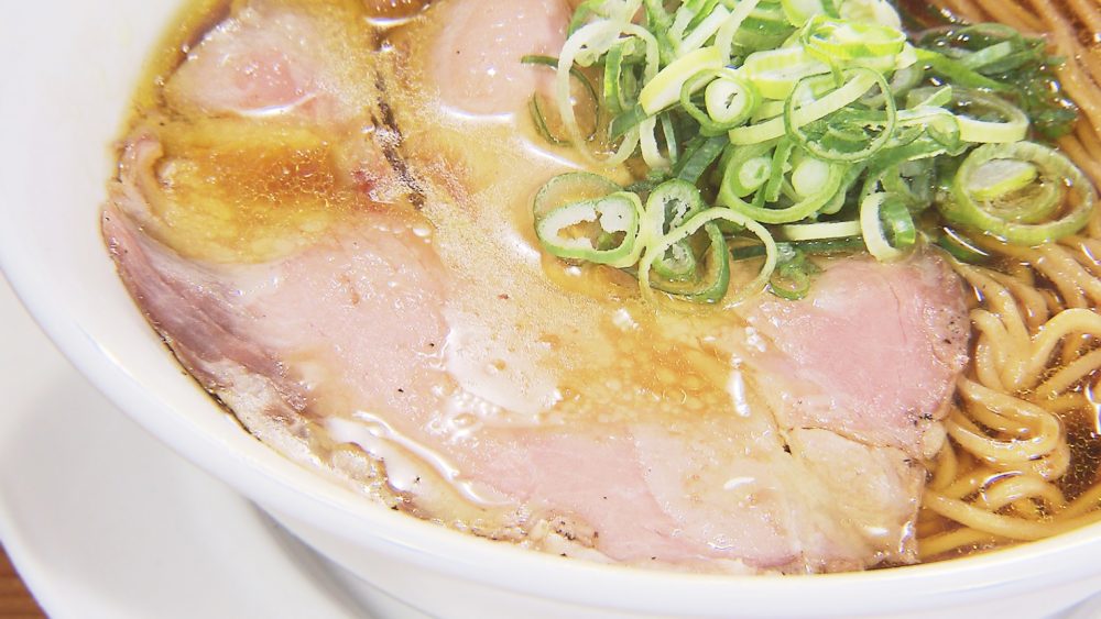 鶏ガラ中心の清湯スープ