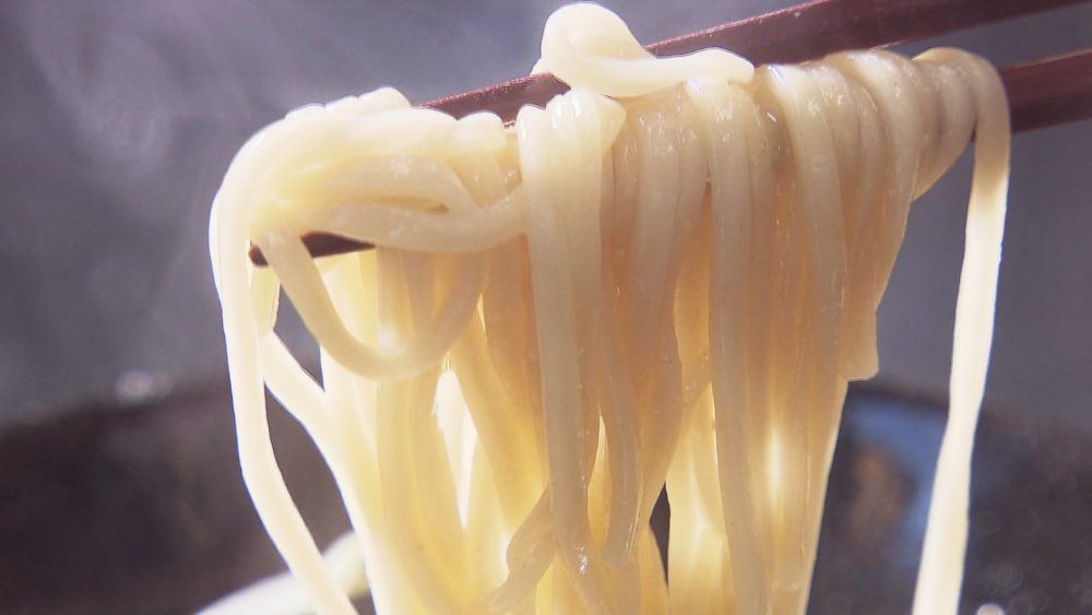 全粒粉乾麺を使用