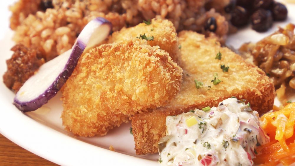 オリーブオイルで揚げたダイコン・凍み豆腐