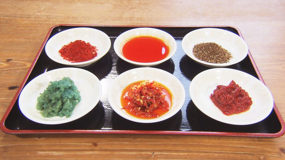 数々の香辛料に独自調合のものも