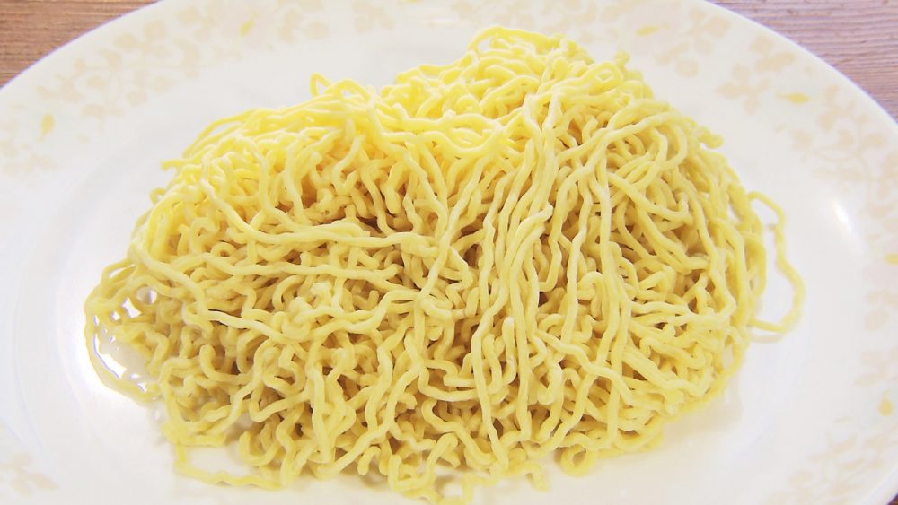 細縮れ麺で
