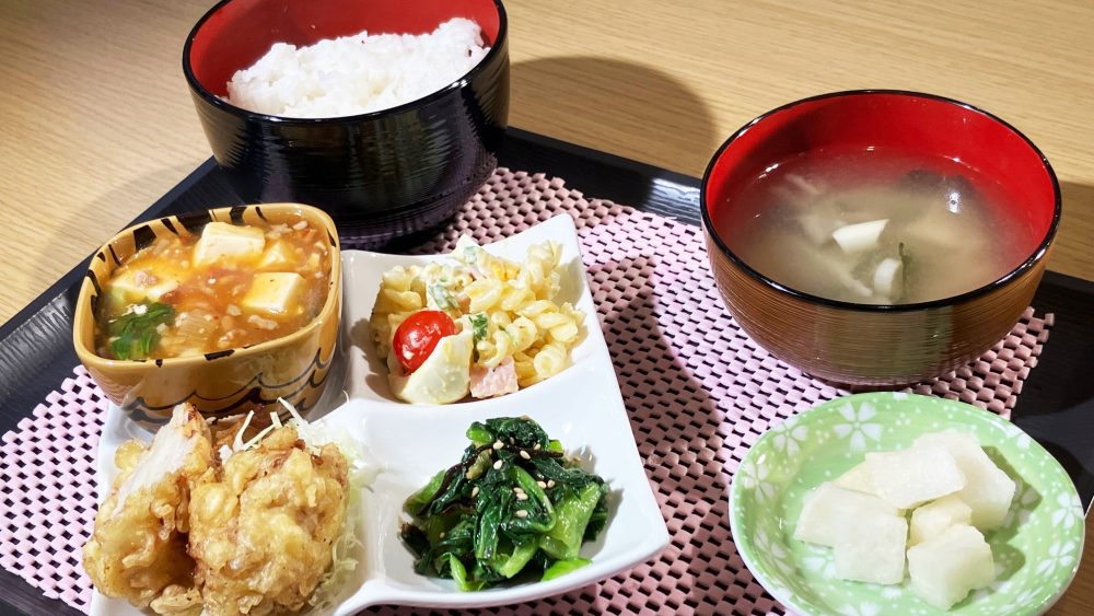 ご飯・味噌汁・漬物はおかわりOK