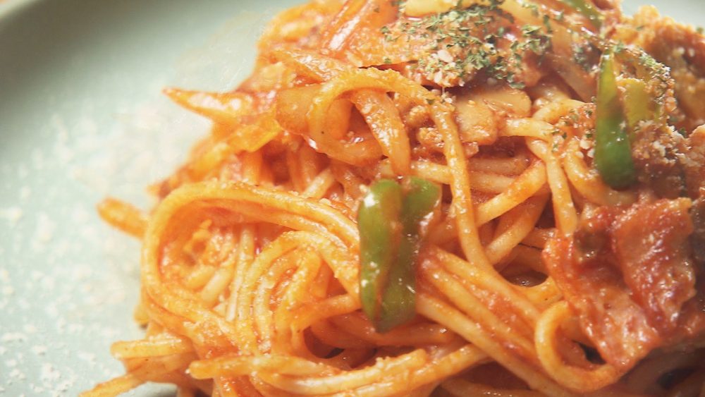 王道のおいしさにスパイシーさが