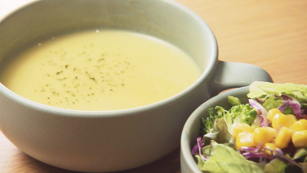 追加でサラダとスープも