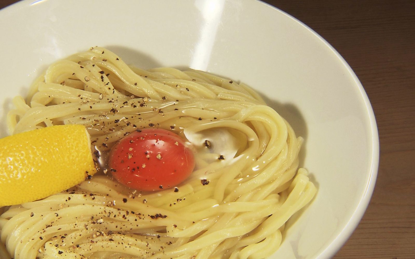 人気店でいただく新感覚おしゃれ系ラーメン「TKM」