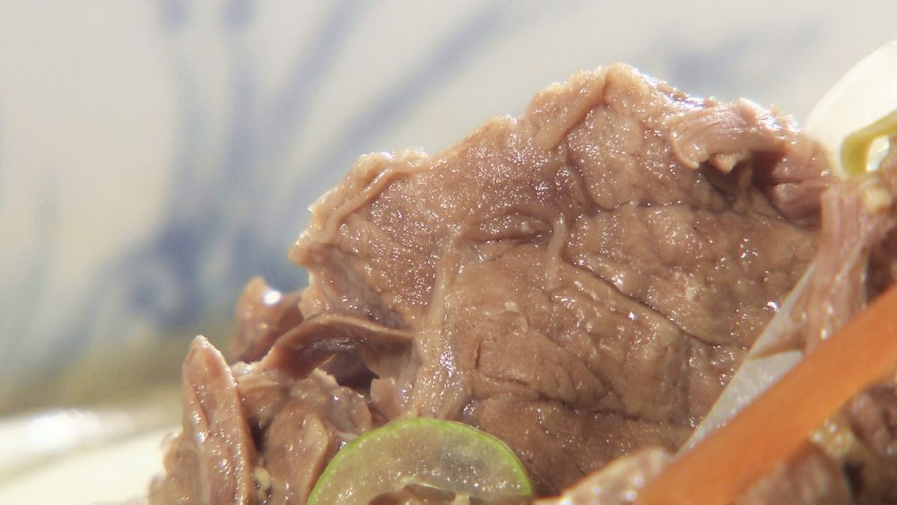 馬のスジ肉の旨みが