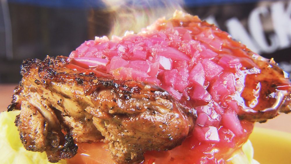 リンゴ酢＆ハーブで漬けたピクルスが