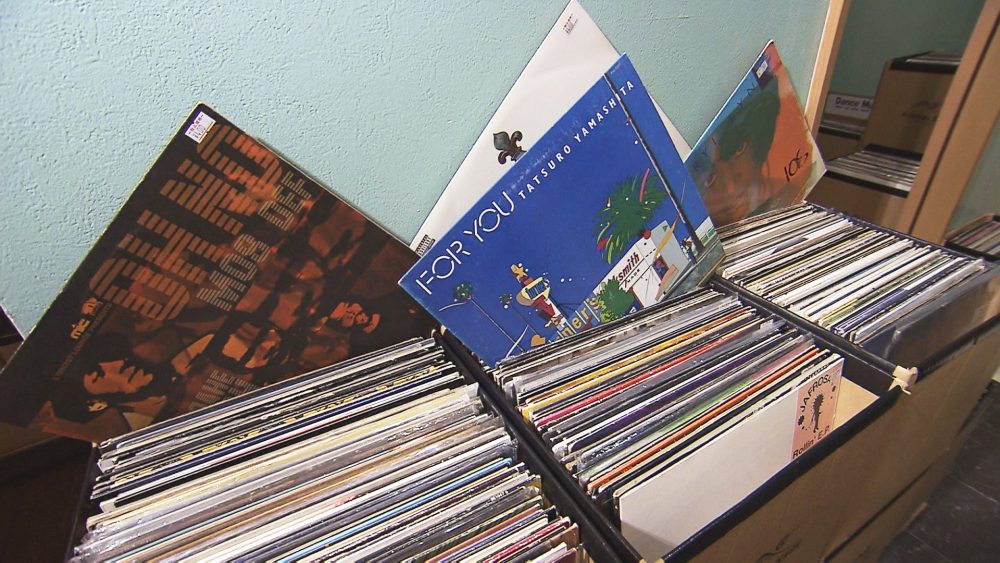 アメリカから取り寄せた雑貨・古着にレコードも